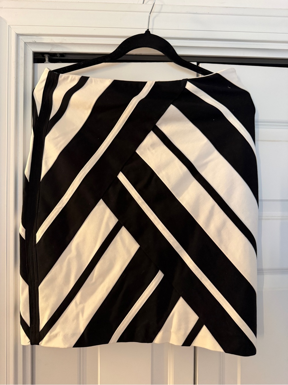 White House Black Market Stretchy Black and White abstract stripe Pencil Skirt